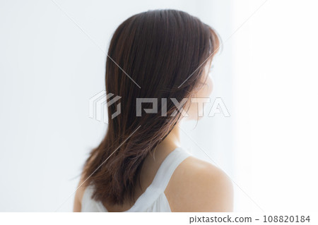 年輕女子頭髮護理形象 108820184
