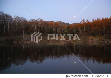 三鈴池的絕景【長野縣南牧村(八岳高原旅館)】 三鈴池的絕景【長野縣南牧村(八岳高原旅館)】 108823561