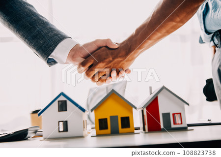 Real estate agent and customer signing contract to buy house, insurance or loan real estate.rent a house,get insurance or loan real estate or property. Real estate agent and customer signing contract to buy house, insurance or loan real estate.rent a house,get insurance or loan real estate or property. 108823738