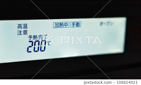 烤箱加熱至200度 108824021