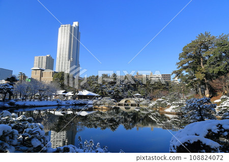 Snow Shukkeien Garden 108824072