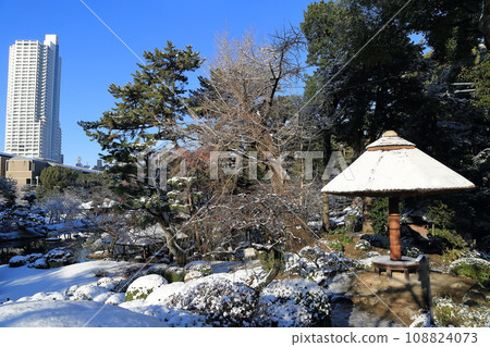 Snow Shukkeien Garden 108824073