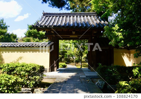 Chumon (Rakuoin Temple/Saga Kitahori-cho, Ukyo-ku, Kyoto City) 108824170