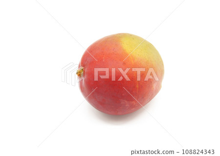 白色背景的芒果 108824343