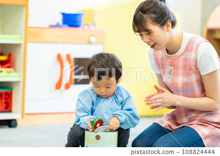 Nursery teachers and kindergarteners playing together. Photography cooperation: Ariake College of Education and Arts Nursery teachers and kindergarteners playing together. Photography cooperation: Ariake College of Education and Arts 108824444