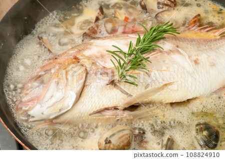 Aqua pazza Add ingredients: clams broccoli 108824910