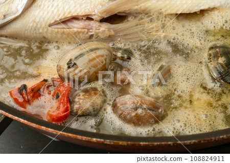 Aqua pazza Add ingredients: clams broccoli 108824911