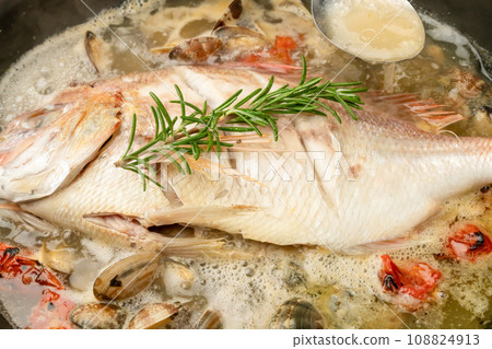 Aqua pazza Add ingredients: clams broccoli 108824913