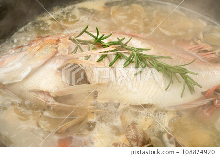 Aqua pazza Add ingredients: clams broccoli Aqua pazza Add ingredients: clams broccoli 108824920