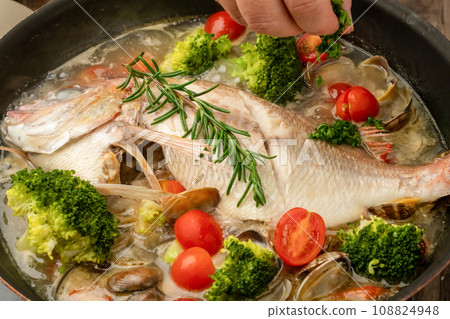 Acqua pazza 材質：櫻桃番茄、歐芹 108824948