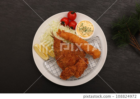 Assorted fried seafood 108824972