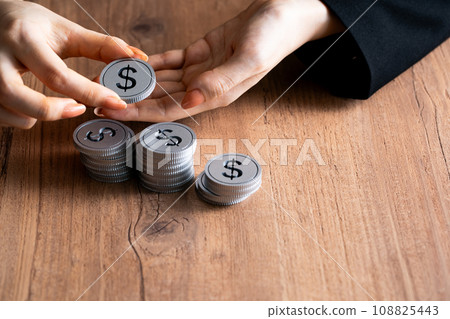 堆疊美元的工藝影像 堆疊美元的工藝影像 108825443