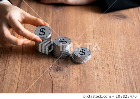 堆疊美元的工藝影像 堆疊美元的工藝影像 108825476