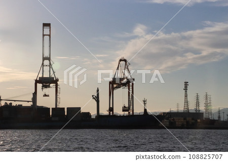 Nagoya port, dusk 108825707