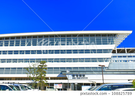 [Saga Prefecture] Clear skies at the west exit of Shin-Tosu Station 108825789
