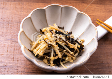 Enoki mushrooms with salted konbu 108826661