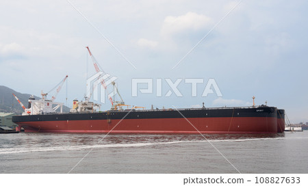 300,000 ton crude oil tanker before completion 300,000 ton crude oil tanker before completion 108827633
