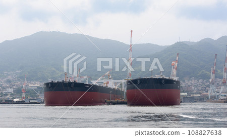 300,000 ton crude oil tanker before completion 300,000 ton crude oil tanker before completion 108827638