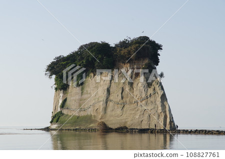 Mitsuke Island in the early morning May 2023 Mitsuke Island in the early morning May 2023 108827761