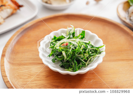 Lightly pickled mizuna Lightly pickled mizuna 108829968