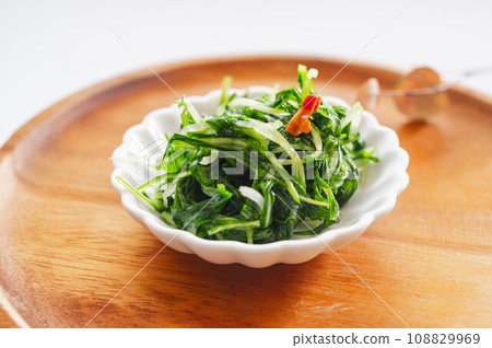 Lightly pickled mizuna Lightly pickled mizuna 108829969