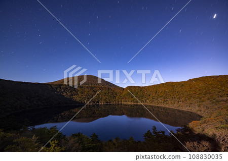 Big pond under the starry sky 108830035