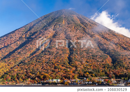 [栃木縣]秋天的奧日光、紅葉的中禪寺湖 108830529