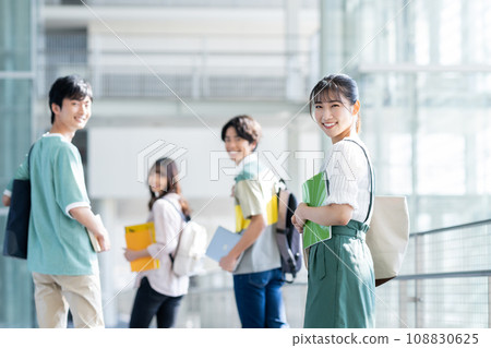 女大學生 108830625