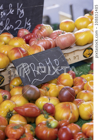 street market in Riez, Alpes-de-Haute-Provence, France 108831485