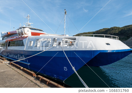 A ship bound for Busan anchored at Hitakatsu Port, Tsushima 108831760