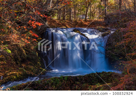 （山梨縣）金山瀑布，紅葉美麗 108832924