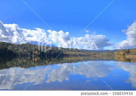 Clouds and sky reflected on the surface of Lake Chimikep, Hokkaido Clouds and sky reflected on the surface of Lake Chimikep, Hokkaido 108833410