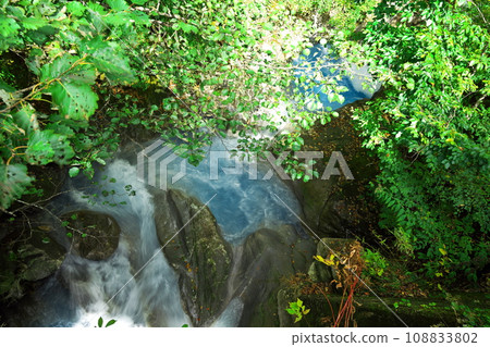Clear stream flowing into Lake Hakusui in early autumn 108833802