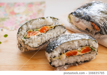 鮭魚飯糰 108835785