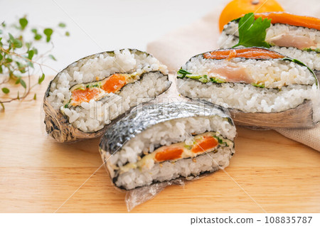 鮭魚飯糰 108835787