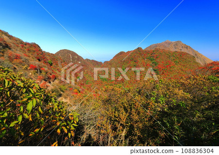 [長崎縣]晴天從妙見火山口展望台看到的平成新山（雲仙普玄岳） 108836304