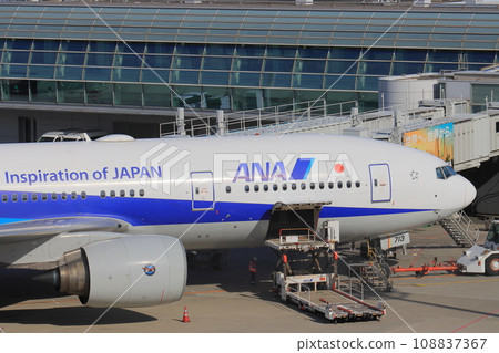 客機準備出發、裝載貨物 108837367