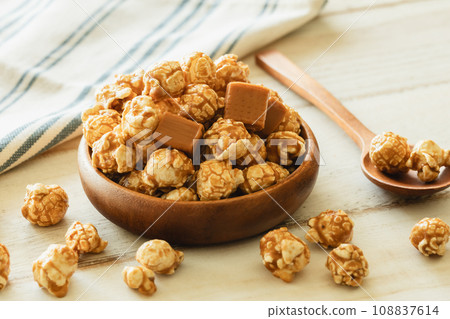 焦糖爆米花和焦糖 108837614