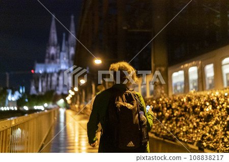 People walk along the evening Hohenzollern bridge 108838217