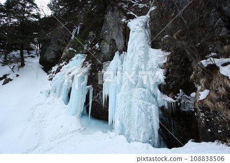frozen icicles 108838506