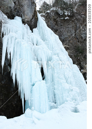 冰凍的冰柱 108838509