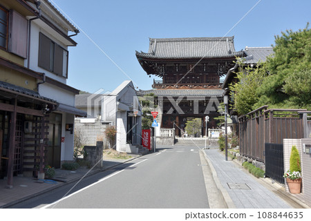 京都市右京區佐賀清涼寺參道與二王門 京都市右京區佐賀清涼寺參道與二王門 108844635