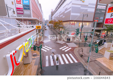 下雨天的萬代街景 108844843