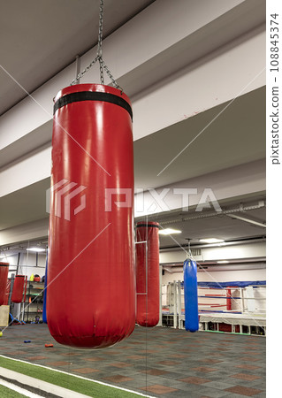 punching bag 108845374