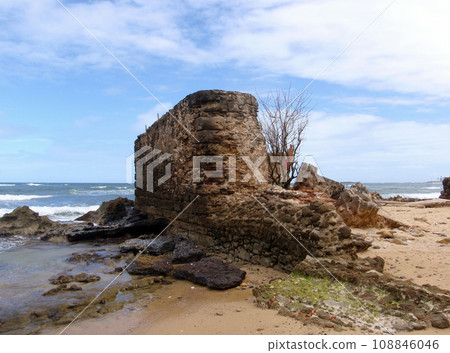 Old Broken wall on the beach 108846046