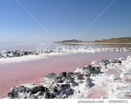 Archs of Spiral Jetty inner circles 108846052
