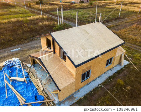 Construction of new and modern modular house. Walls made from composite wooden sip panels with styrofoam insulation inside. Building new frame of energy efficient home concept. 108846961
