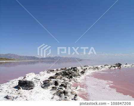 View of Spiral Jetty path along the outer rim 108847208