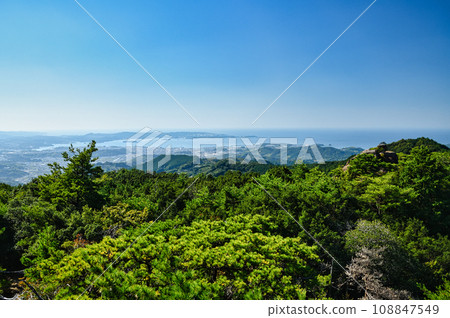 View of Tanabe Bay from Mt. Ryujin [Kamiakitsu, Tanabe City, Wakayama Prefecture] 108847549
