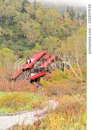 Tsugaike Hutte Memorial Hall from the promenade 108847636